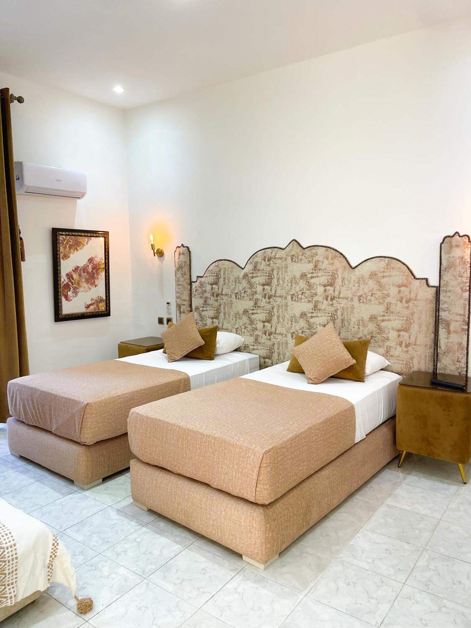 Palace 4*